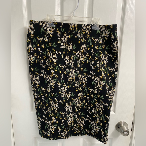 Jules & Leopold Dresses & Skirts - Jules & Leopold Black Stretch Floral Pencil Skirt | Size L